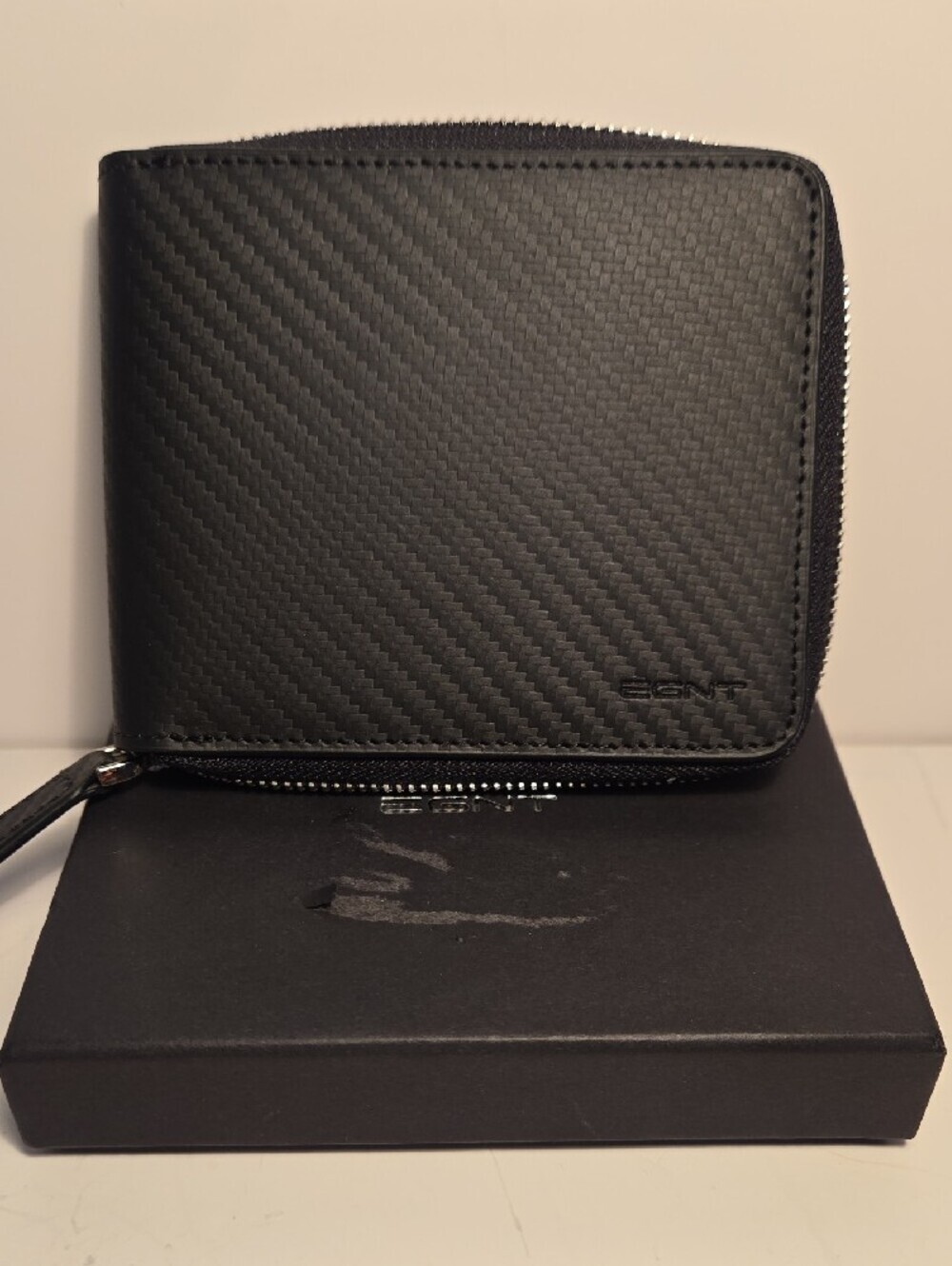 Black Carbon-Texture Money Clip Wallet - Picture 5 of 10